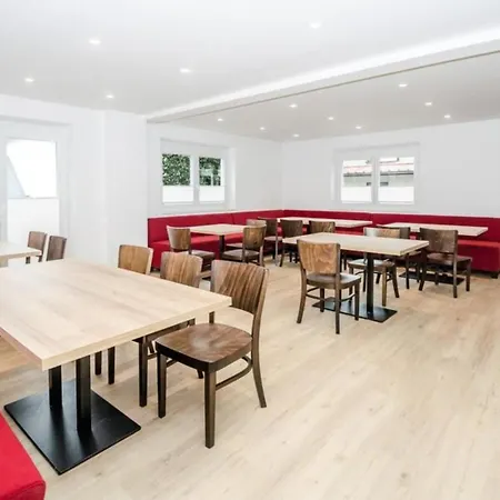 Haus Schnoell 4 *