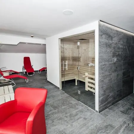 Haus Schnoell 4 *