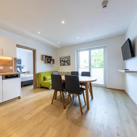 Haus Schnoell 4 *