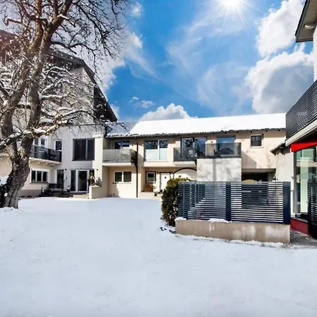 Haus Schnoell 4 *