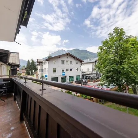 Haus Schnoell 4 *