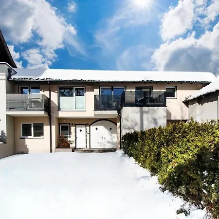 Haus Schnoell 4 *
